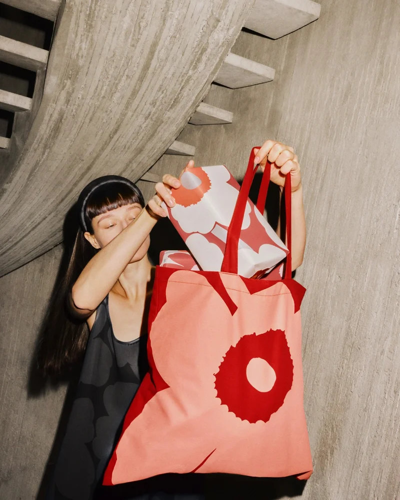 Free tote with orders $150+