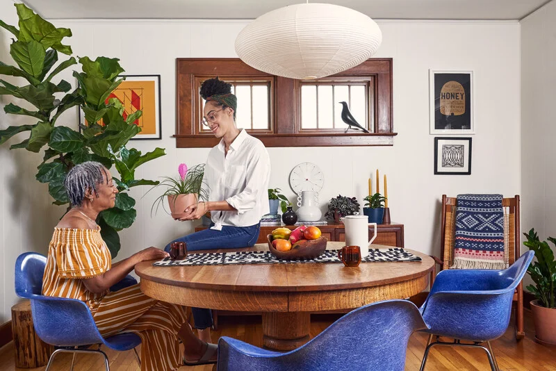woman gifting her mother a bromeliad summeer