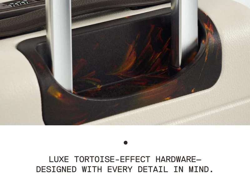 Luxe tortoise-effect hardware—designed with every detail in mind.