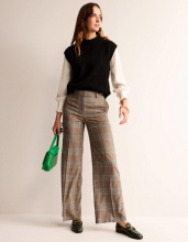 Display images to show real-time content