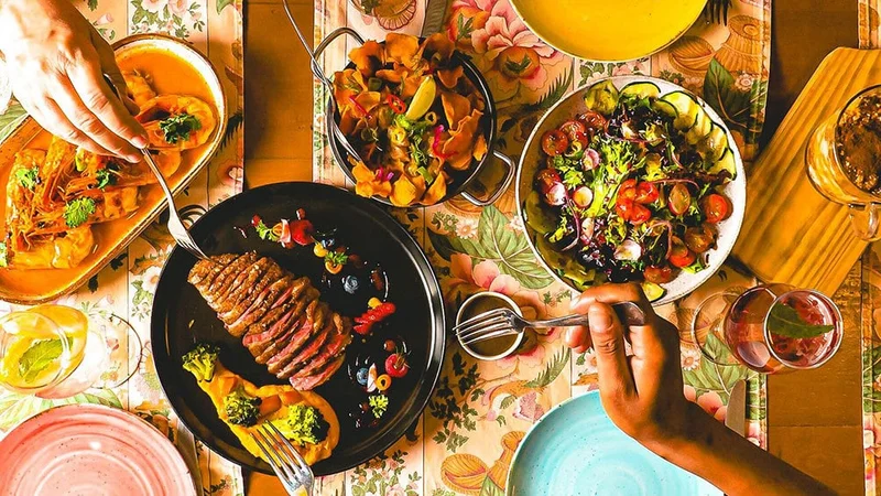Image description: Overhead view of food at Tapabento Bar Restaurante.