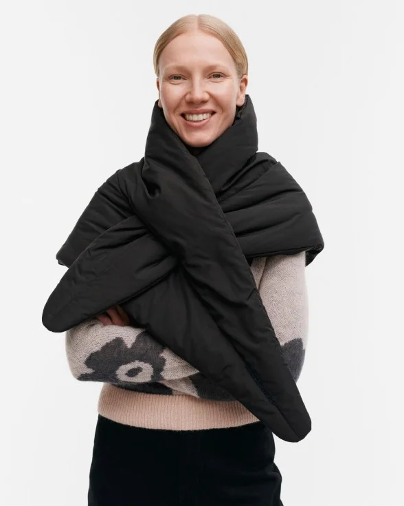Pillow triangle scarf