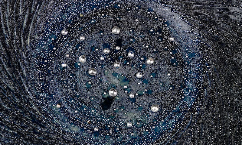 Detail of Kondō Takahiro’s “Large Bowl with Silver Mist Colors”