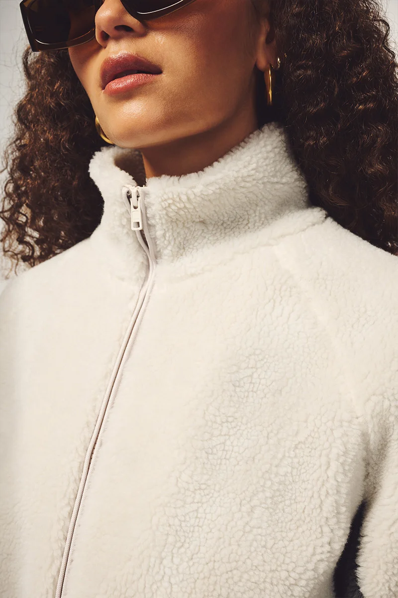 Model wearing the Studios Fleece in Off White