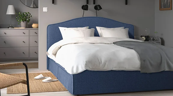 The RAMNEFJALL bed and blue cover.