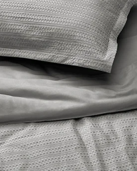 The LUKTVICKER gray comforter set with a waffle texture.