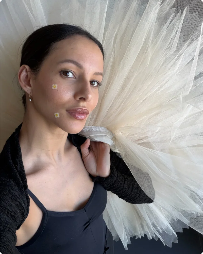 francesca wears spotwear in daisy