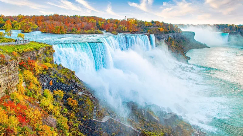 Image description: Niagara Falls in autumn