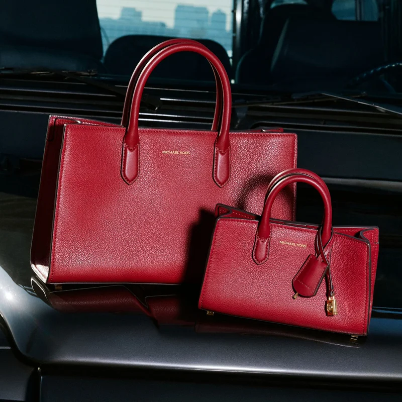 THE SCARLETT IS KEY TO A CHIC SEASON.