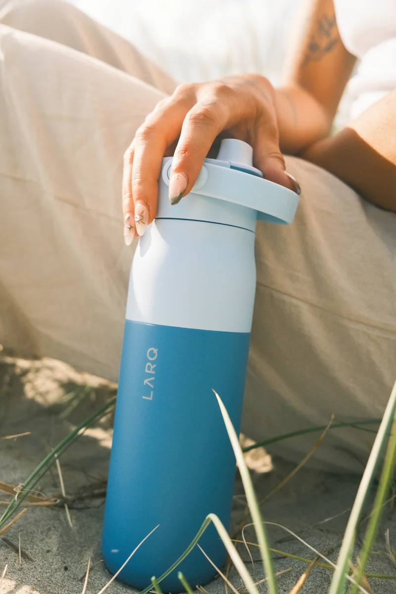 upclose holding LARQ Bottle Swig Top 23 oz