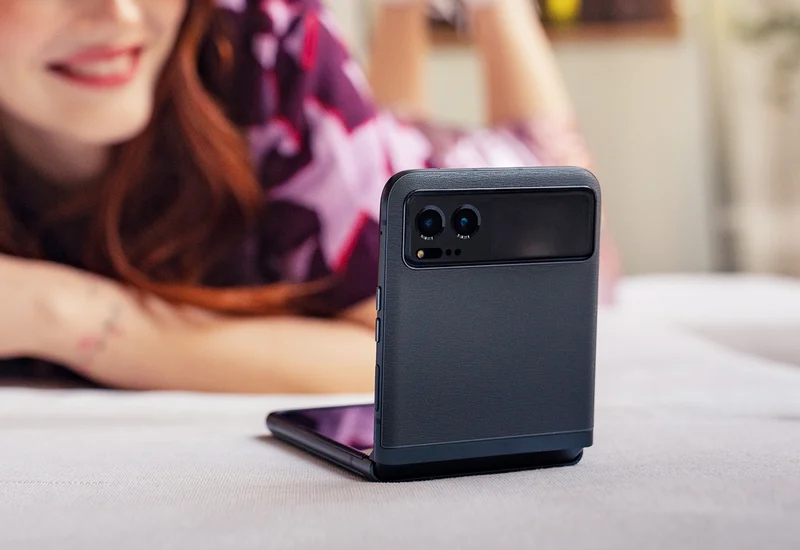 motorola razr - 2023 in Flex View