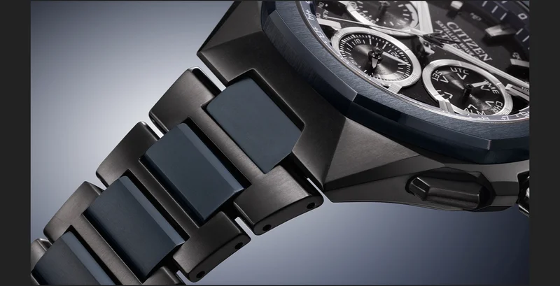 This cutting-edge timepiece featuresa 43.2mm Super Titanium™ case and bracelet finished in DLC Blue and dark gray,evoking the sleek design of a spacecraft.