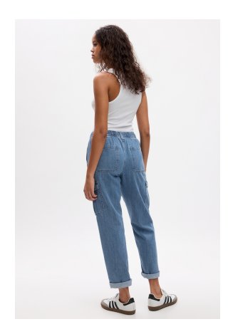 Display images to show real-time content