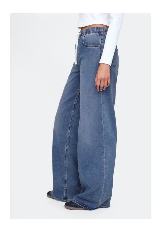 Display images to show real-time content