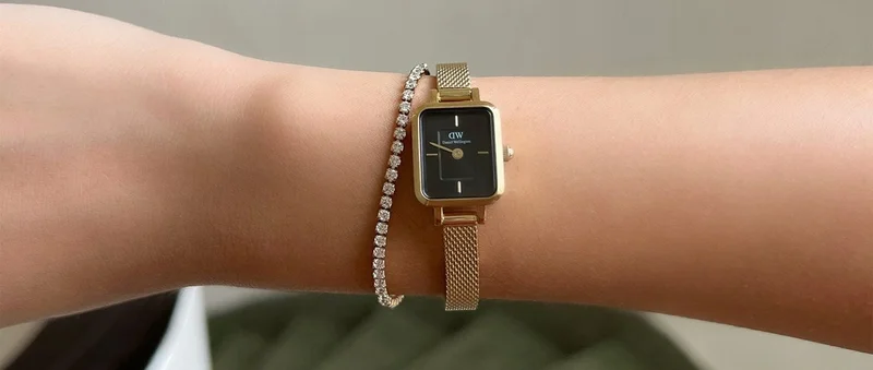 How to Wear a Tennis Bracelet With a Watch