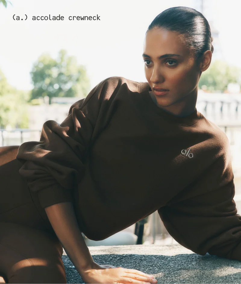 CROPPED ACCOLADE CREWNECK