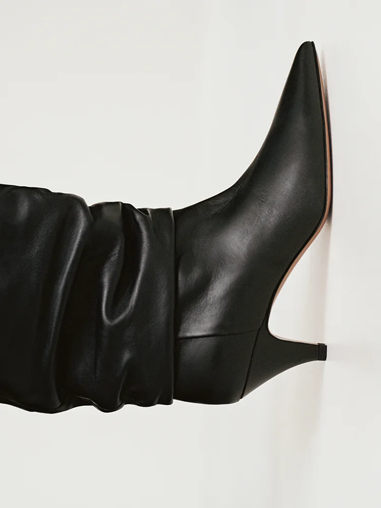 Boots focus image