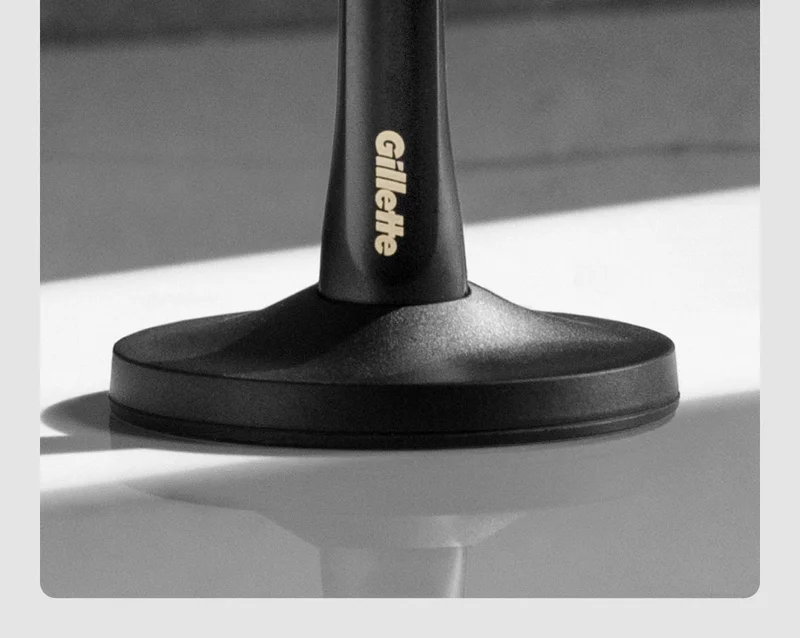 GilletteLabs Exfoliating Bar Razor Black and Gold Edition
