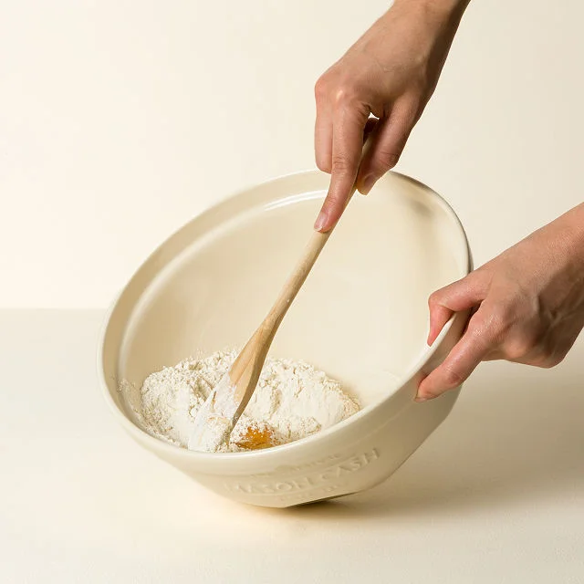 Tilt & Stir Mixing Bowl