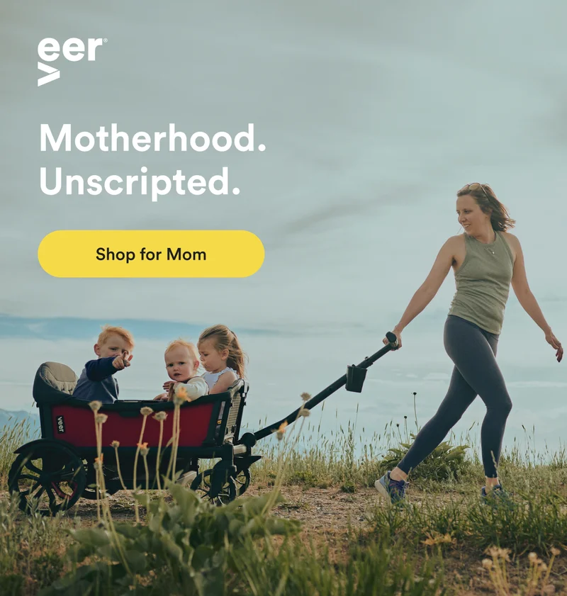 A woman pulling a Cruiser XL with her children on a dirt path.