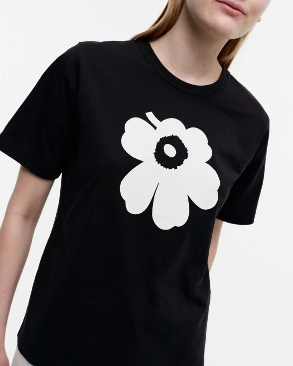 Erna Unikko placement shirt