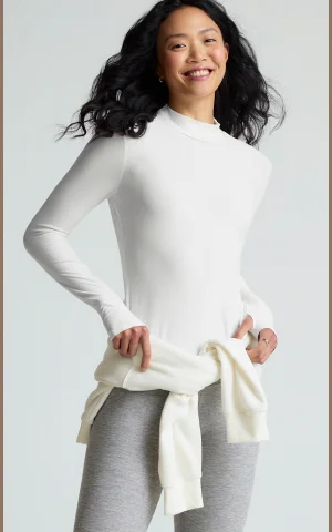 Featherweight Moving On Pullover