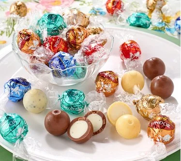 SH3/23 Lindt 100pc Spring LINDOR Truffles in (2) Bags