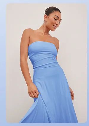 Featherweight Strapless Dress in Flower Blue Heather