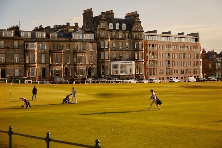 👶 In St Andrews, a New Generation Finds Its Way to the Old Course