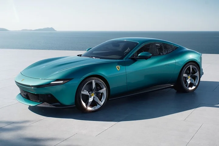 🤌 Ferrari Replaces The Roma with 640 HP Amalfi