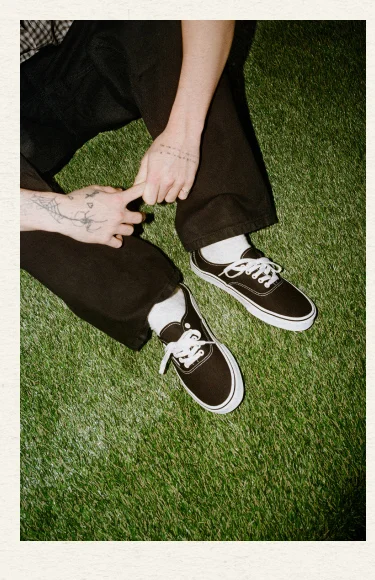 IMAGE-MEN'S VANS