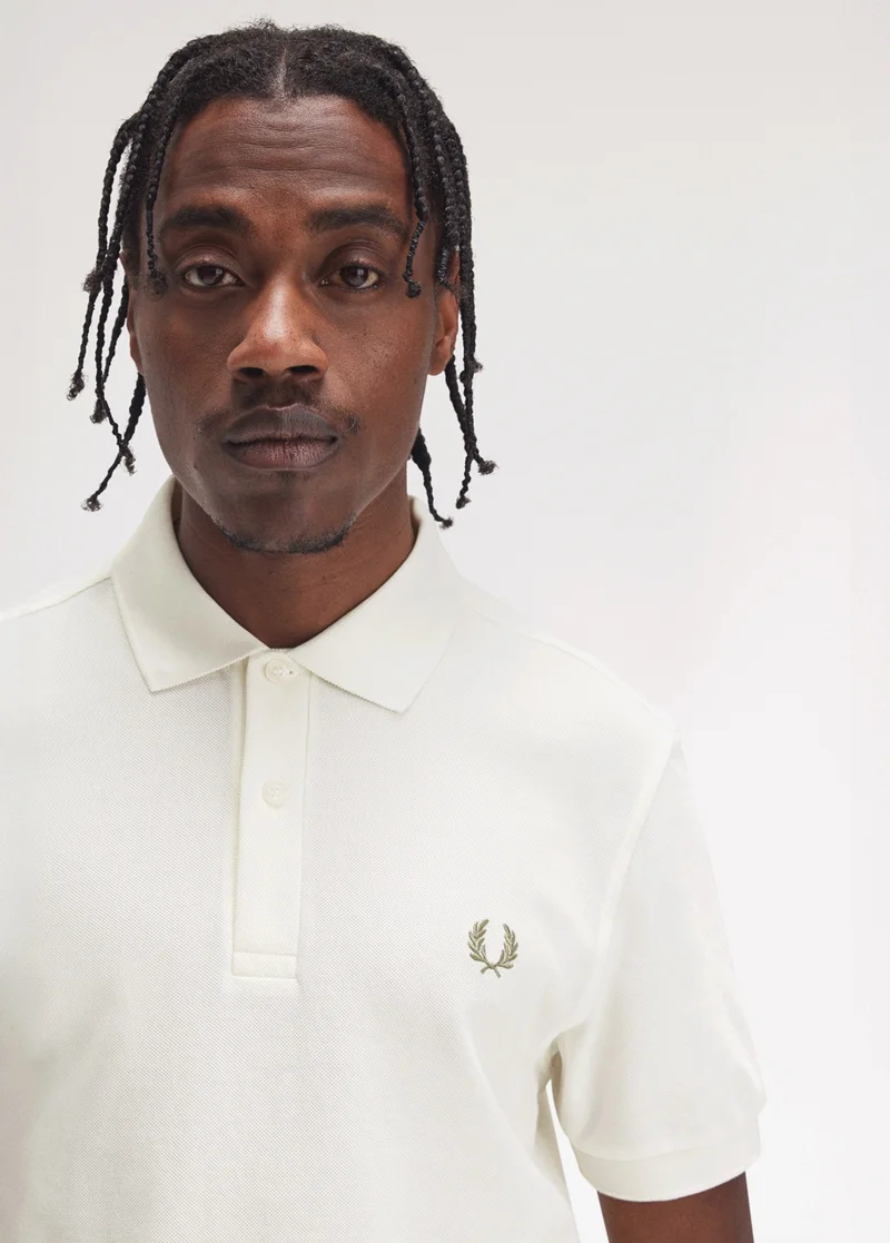 Men The Fred Perry Shirt in Ecru