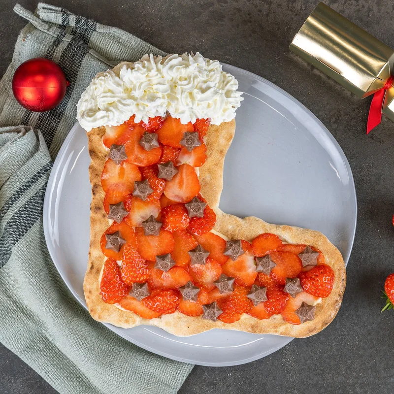 Strawberry and Vanilla Stocking Dessert Pizza