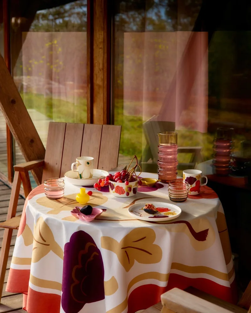 Dining by daylight Dining by daylight