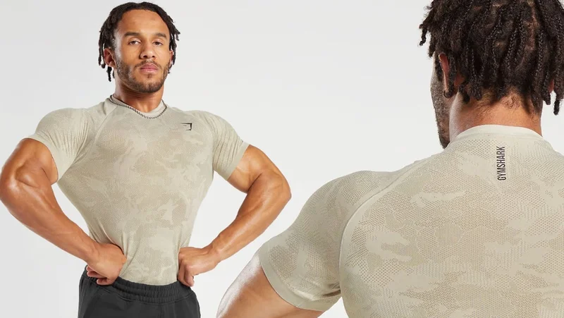 GEO SEAMLESS T-SHIRT. Pebble Grey/Cement Brown.