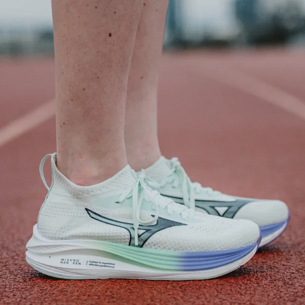 Woman wearing Mizuno shoes