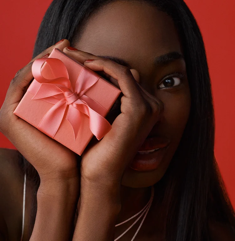 Model holding gift box