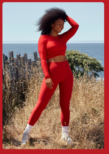 Featherweight Center Stage Cropped Long Sleeve Pullover in Ruby Red Heather