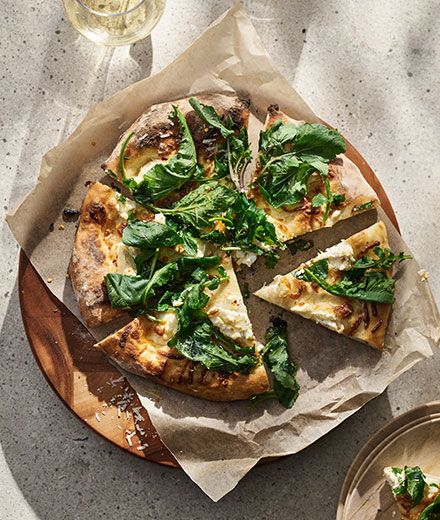 pizza bianca with arugula