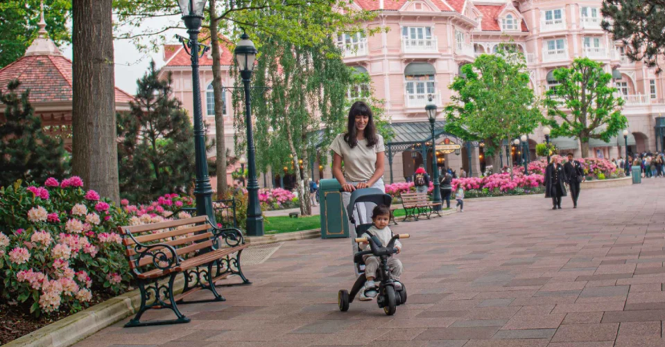 Navigating amusement parks with toddlers