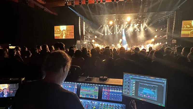 Nick Cave World Tour Mixed with Waves