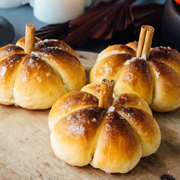 Small dinner rolls shaped like pumpkins