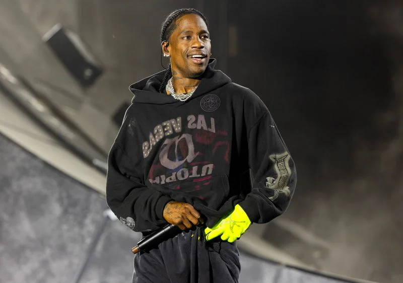Image may contain: Travis Scott, Clothing, Glove, Adult, Person, Electrical Device, Microphone, and Performer Image may contain: Travis Scott, Clothing, Glove, Adult, Person, Electrical Device, Microphone, and Performer