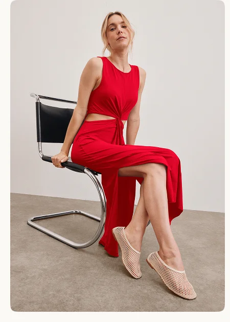 Around The World Front Twist Dress in Candy Apple Red