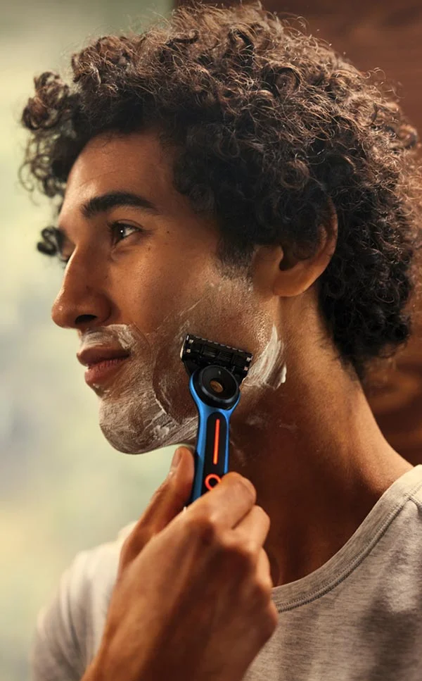 Bugatti heated razor in use