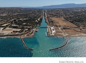 Dug through the Isthmus of Corinth at sea level, the canal doesn’t need locks. Submersible bridges at each end can be lowered to allow passage for boats.