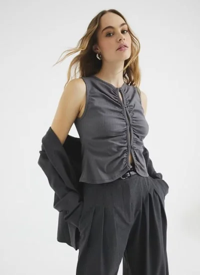 Cami & Sleeveless Tops