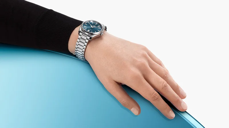 Wristshot of the watch 22010382003003