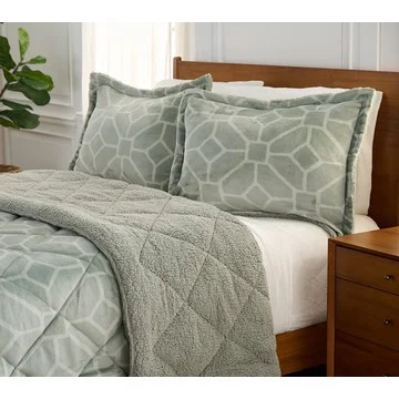 Berkshire Printed Velvetsoft Reverse Sherpa Comforter-Queen