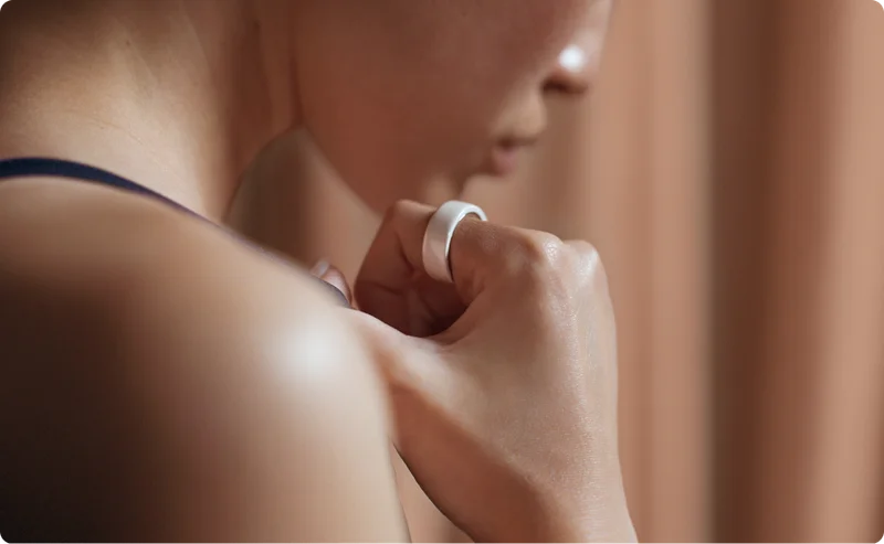 Pearl ceramic Oura Ring on woman's hand